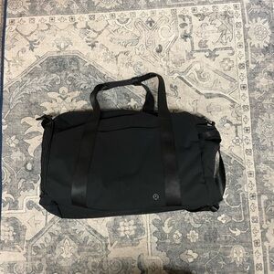 Lululemon Command The Day Duffle Bag